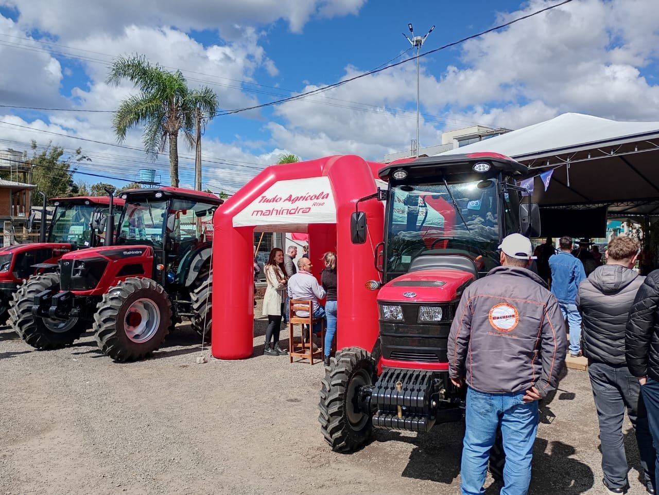 Mahindra marca presença na festa das Azaléias em Araricá/RS